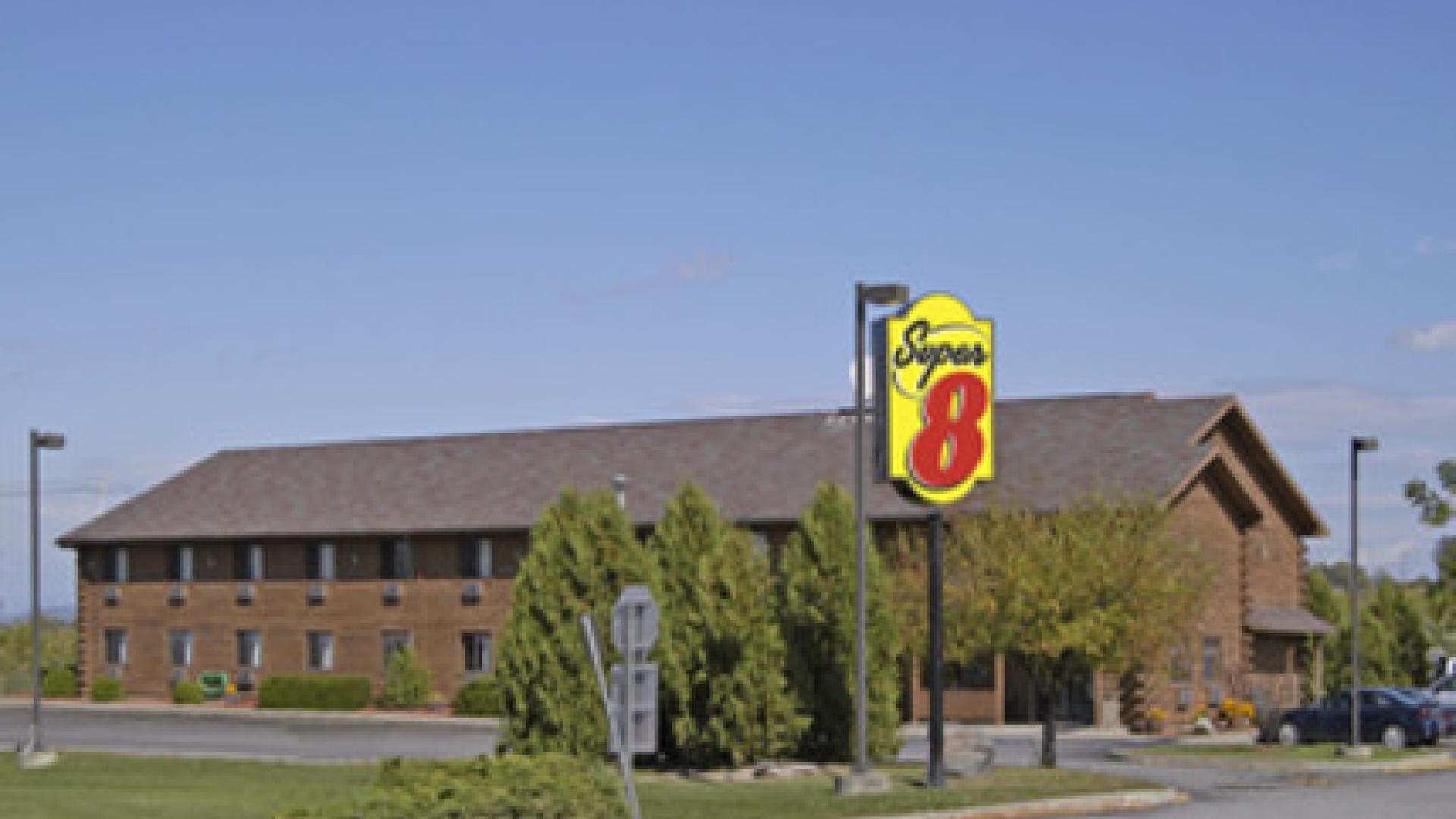 Super 8 Motel - Ticonderoga