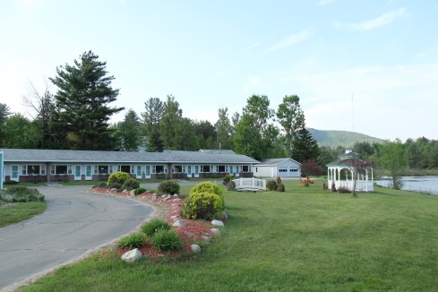 Sara Placid Inn & Suites