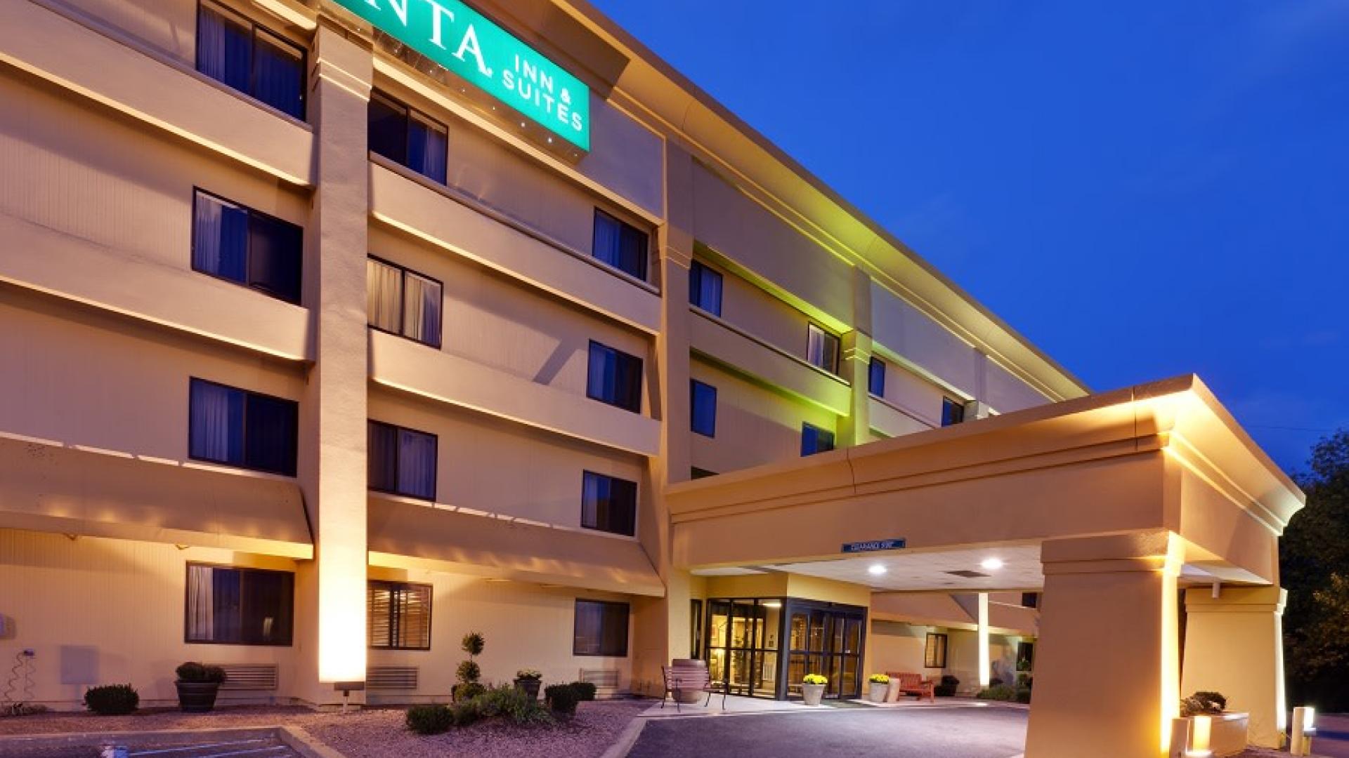 La Quinta Inn & Suites