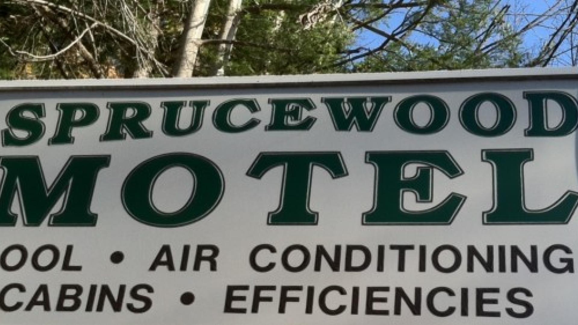 Sprucewood Motel & Cottages