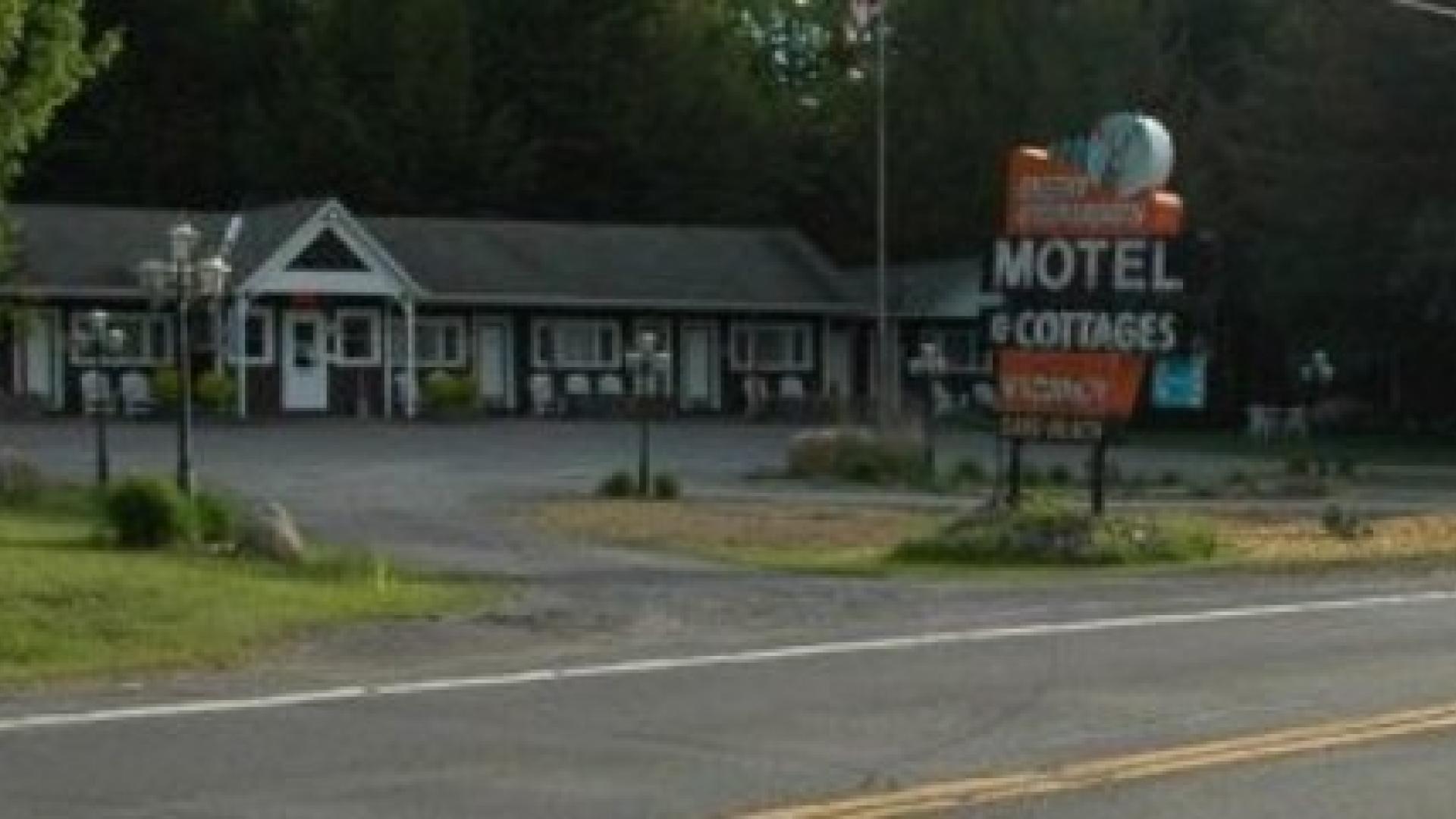 Deer Meadows Motel & Cottages