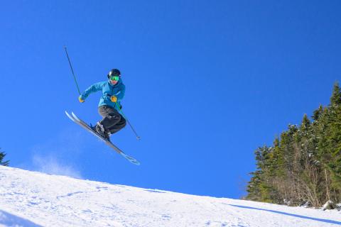 skiiing