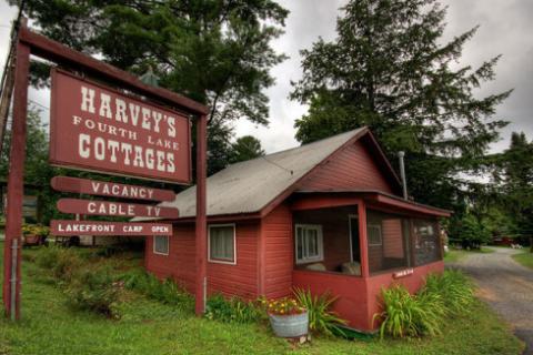 Harvey's 4th Lake Cottages