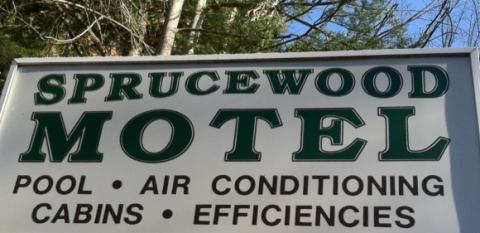 Sprucewood Motel & Cottages
